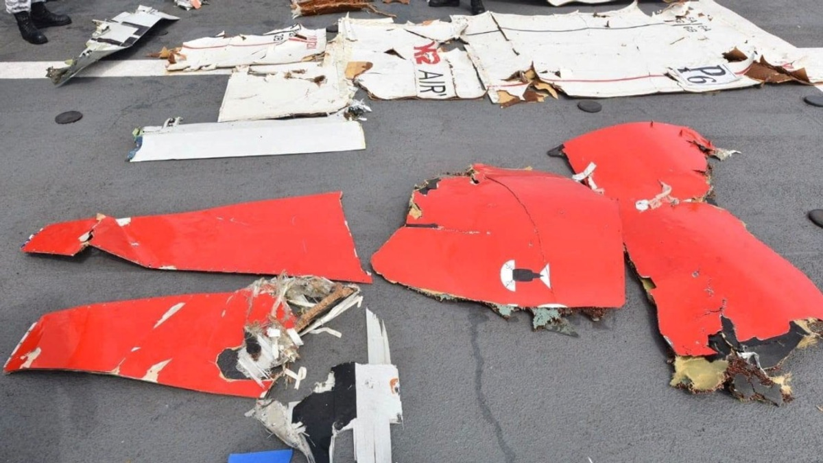 Pakistani Navy Recovers Boeing 737 Wreckage, Five Crew Members Missing