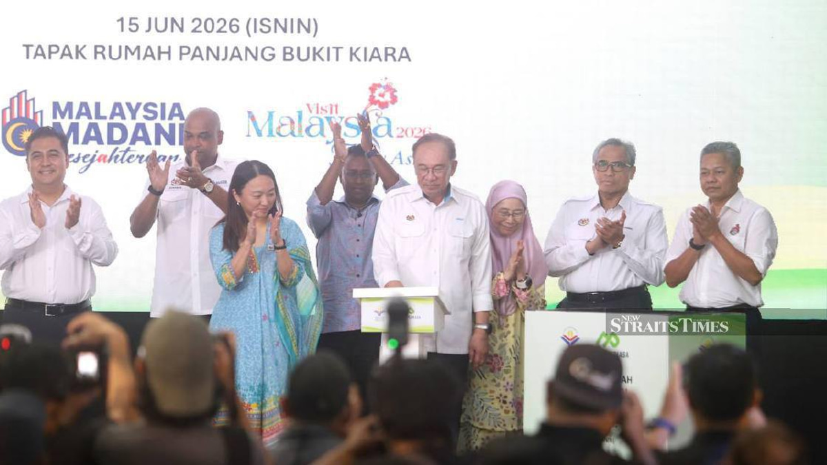 Anwar Warns Against Divisive Race-Based Politics as Malaysians Face Economic Hardship
