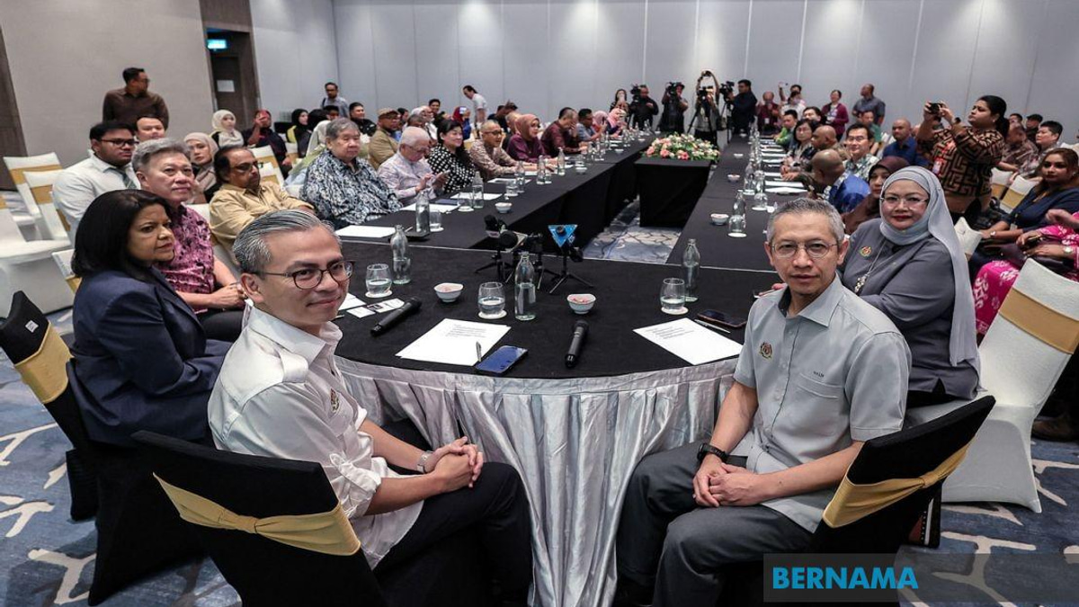 Fahmi Proposes Regular Media Retreats at HAWANA Celebrations