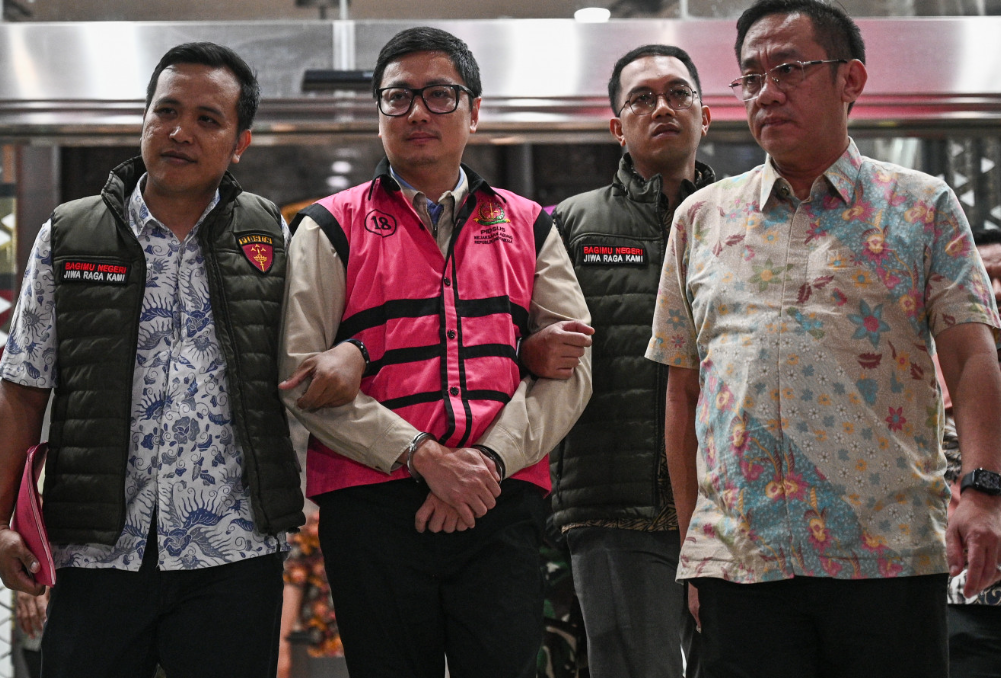 Indonesia expands graft inquiry into free meals scheme, arrests two more suspects