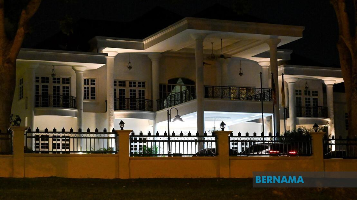 Zahid Leads Coalition Delegation to Istana Hinggap Following Negeri Sembilan Election Victory
