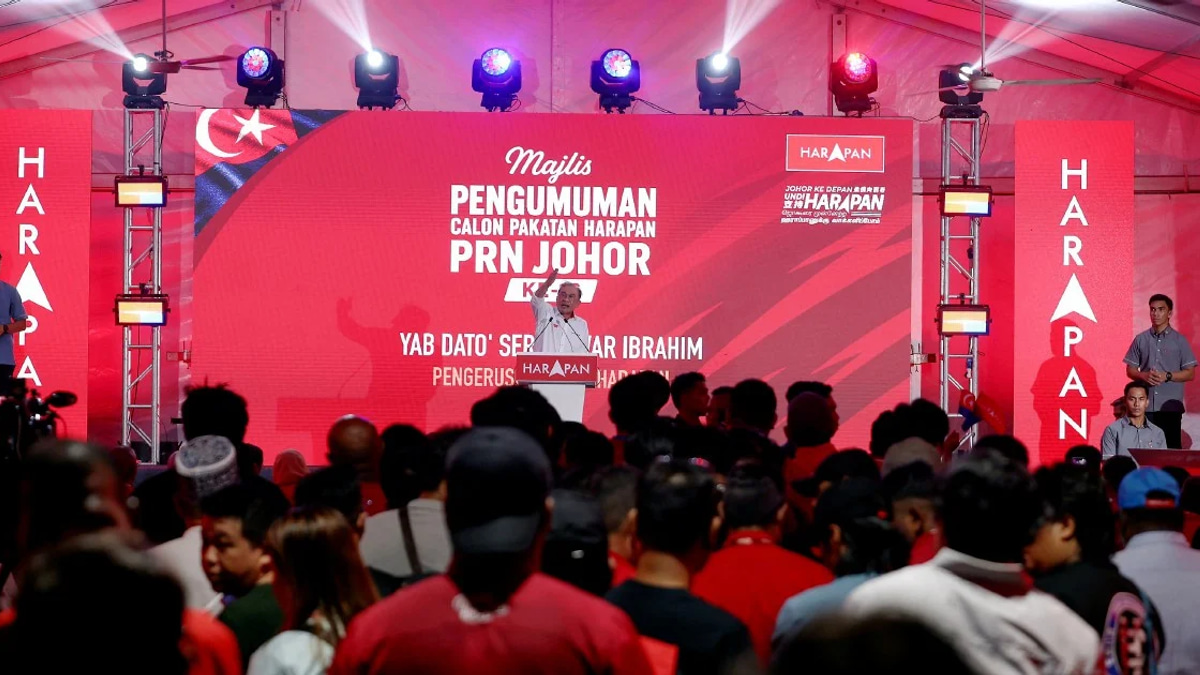 Anwar: Johor Polls Must Stay Clear of Palace Involvement