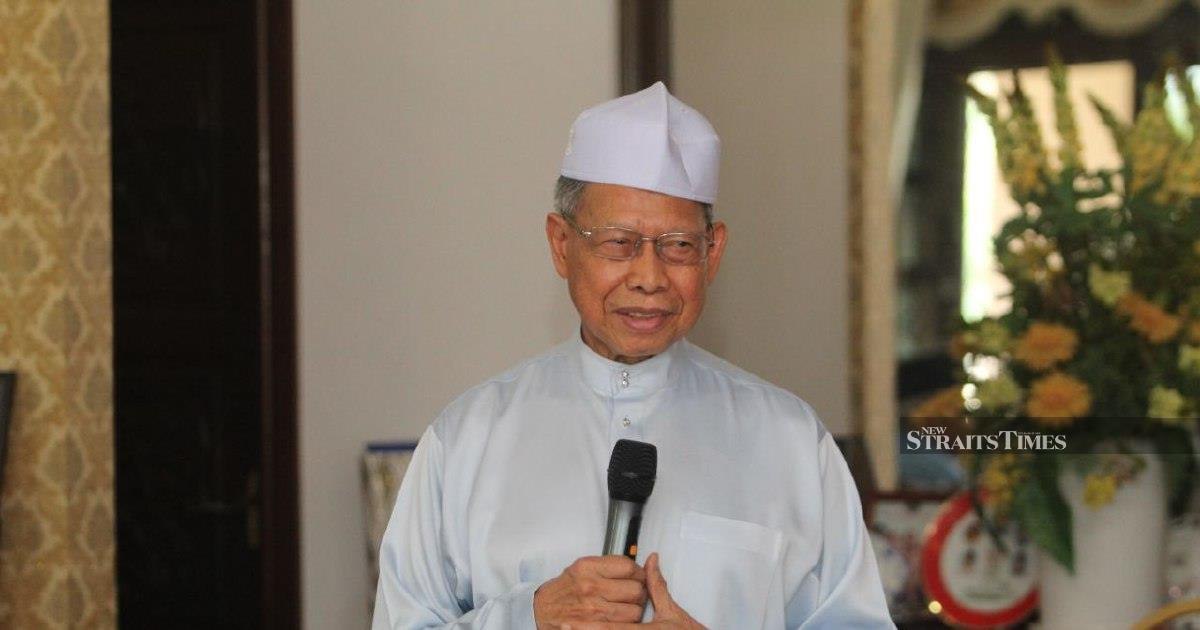 Mustapa Mohamed Rules Out Contesting in GE16 Due to Health Concerns