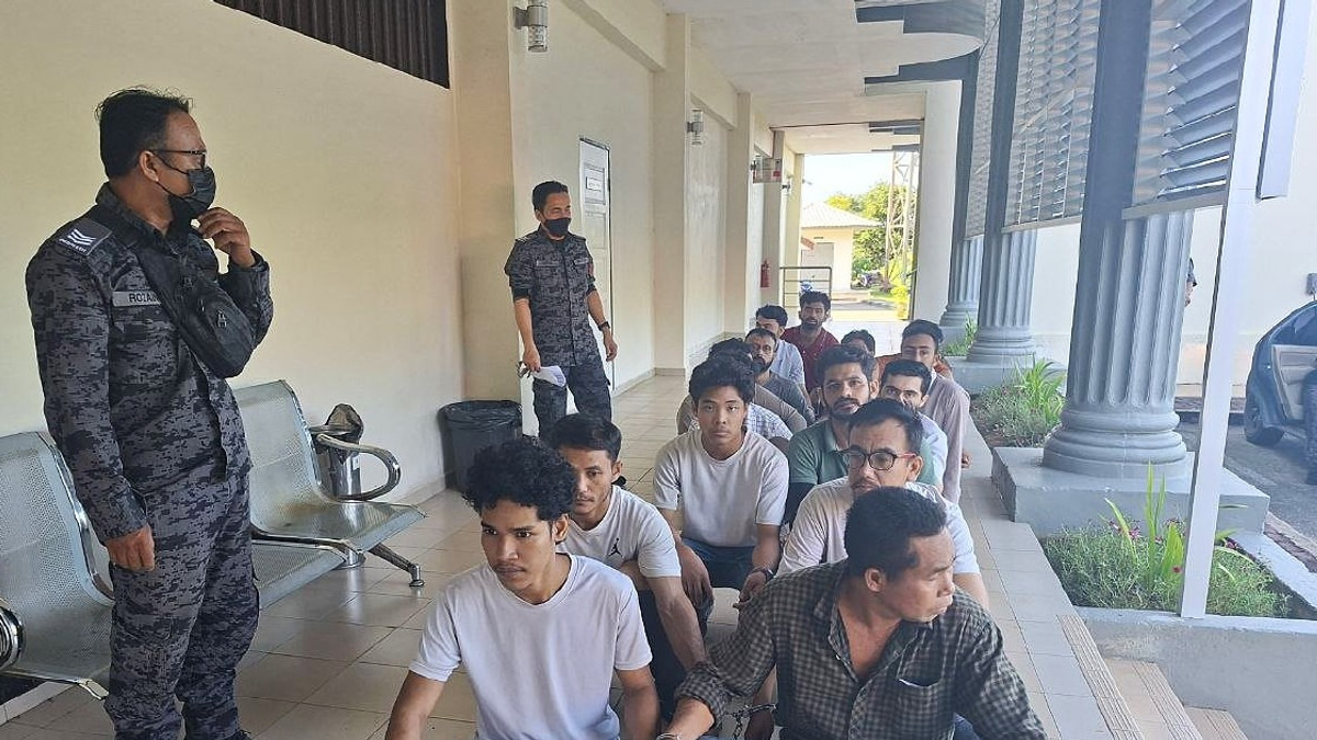 Fourteen Foreigners Face Court Over Illegal Entry and Overstaying Charges in Pasir Mas