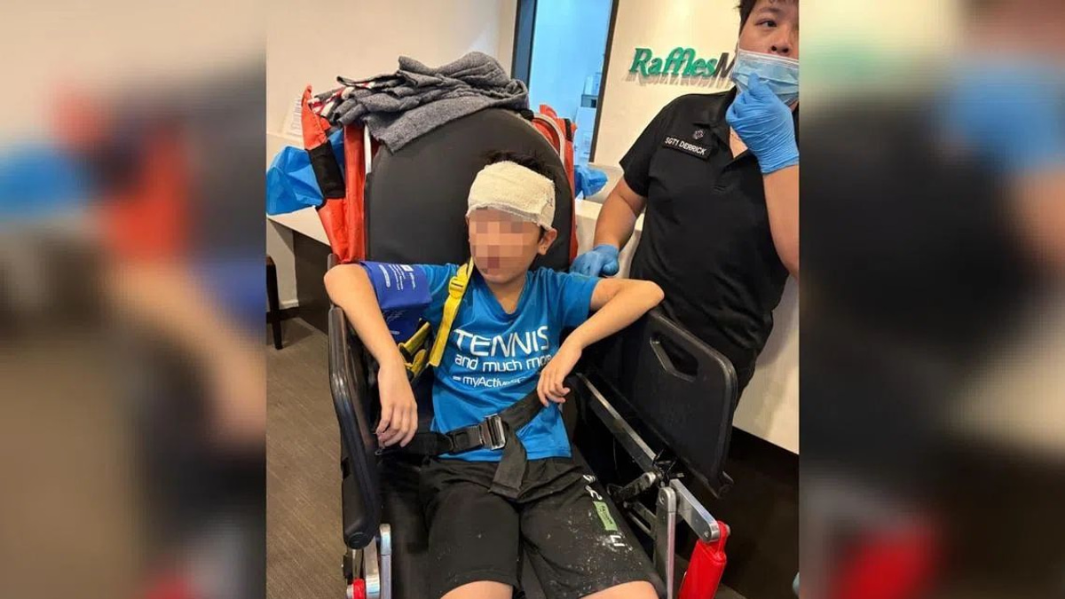 Young Customer Injured as Signboard Collapses at Singapore Food Court