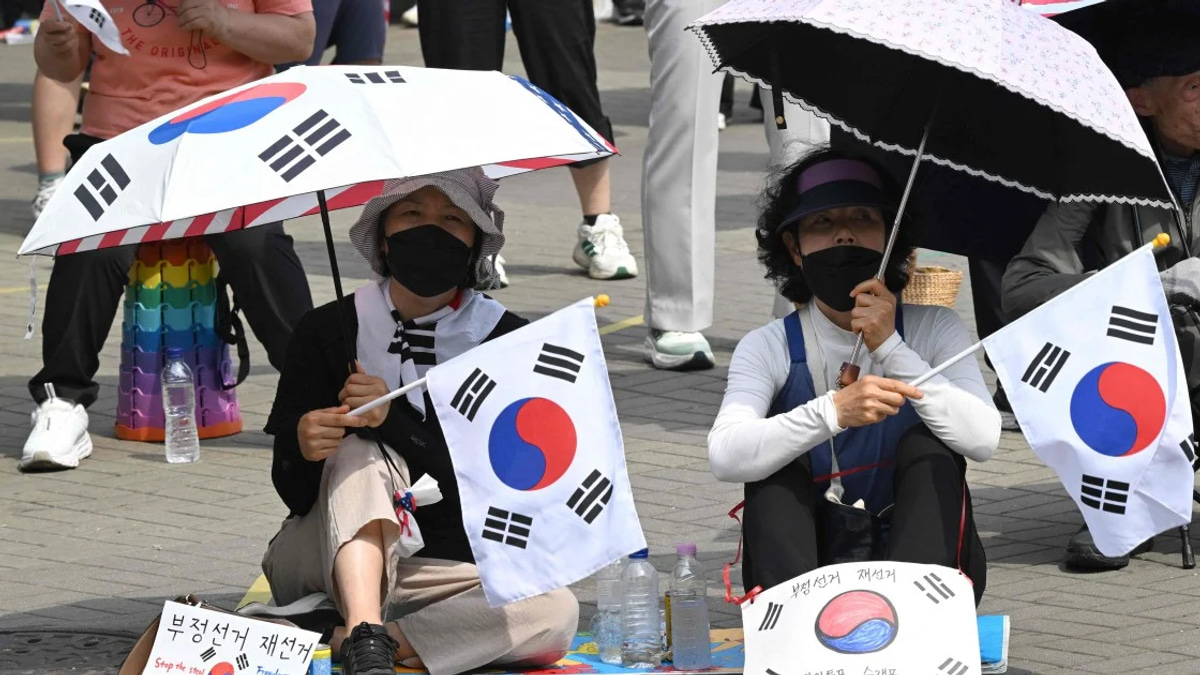South Korea Parliament Opens Inquiry Into Election Commission Over Ballot Shortage Crisis