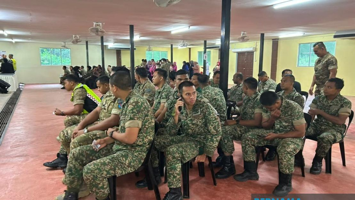 Saifuddin and Khaled Rally Early Voters in Johor State Election Push