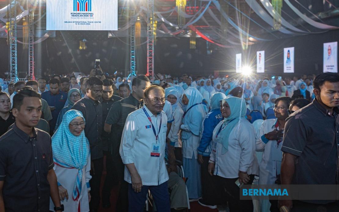 Anwar Reaffirms Commitment to UMNO-BN Coalition, Prioritises Stability