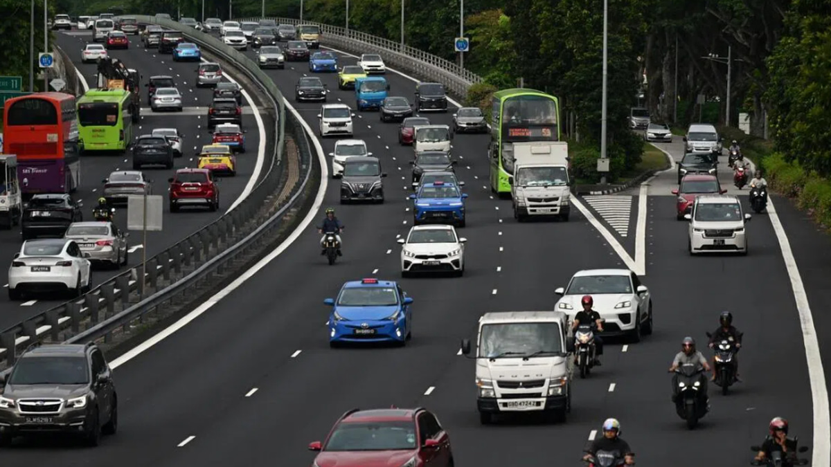 Singapore ride-hailing platforms extend driver surcharges through September as fuel costs remain elevated