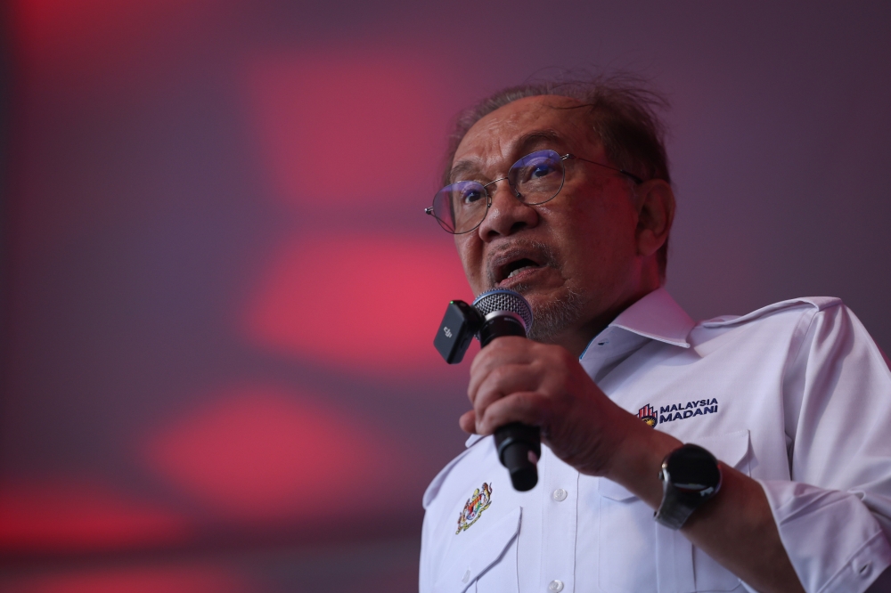Anwar Condemns Opposition Over Tabung Haji Depositors as Parliamentary Walkout Derails RCI Debate
