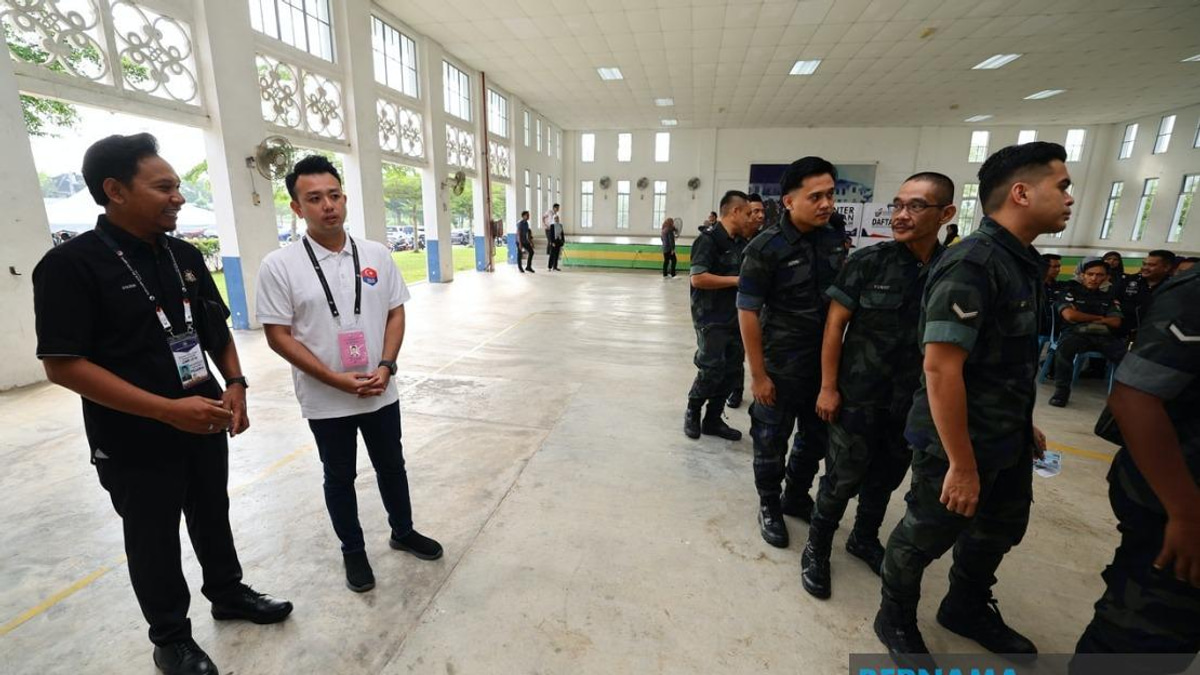 Johor Election Candidates Monitor Early Voting for Security Forces Ahead of Saturday Poll