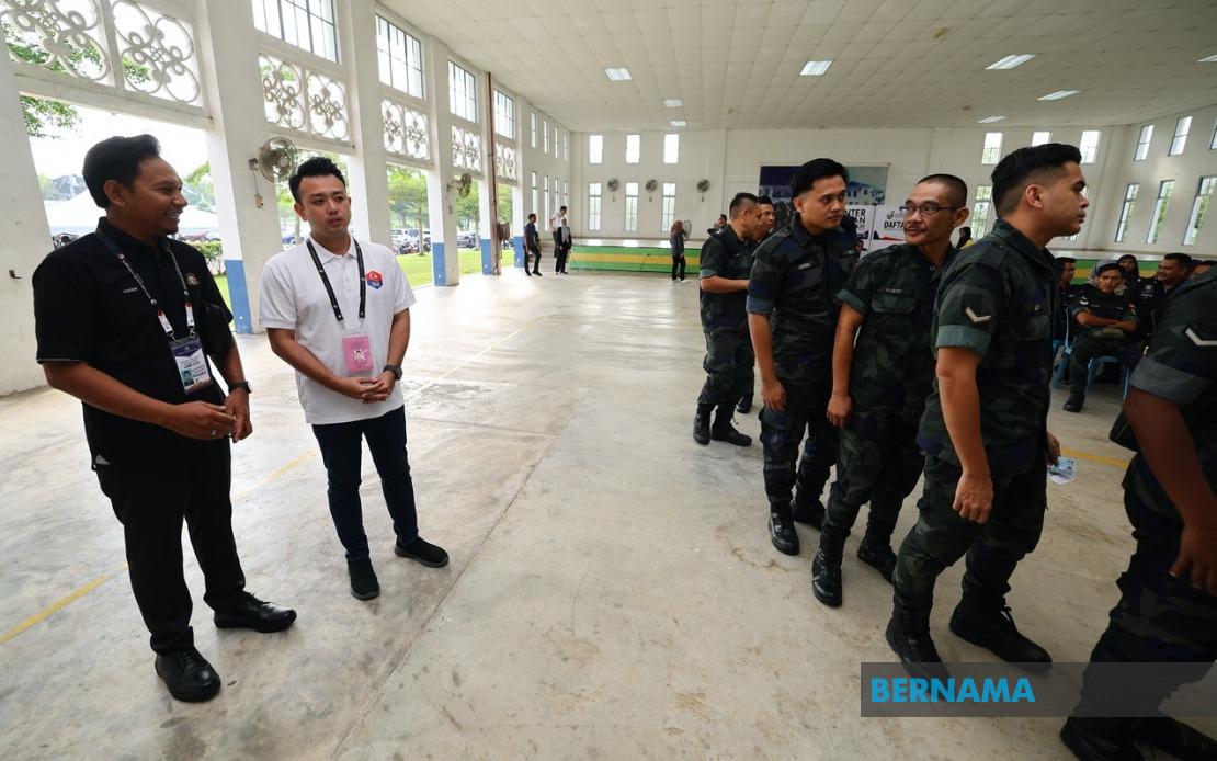 Johor Election Candidates Monitor Early Voting for Security Forces Ahead of Saturday Poll