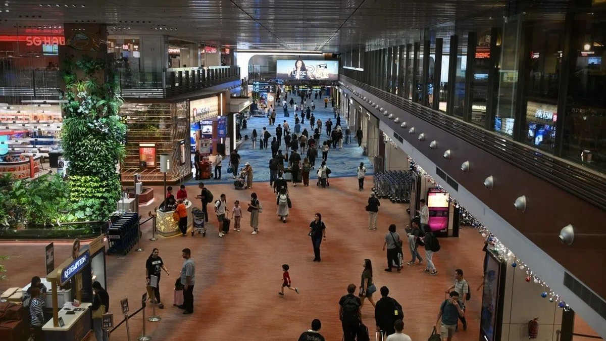 Two foreign nationals arrested for theft at Singapore's Changi Airport