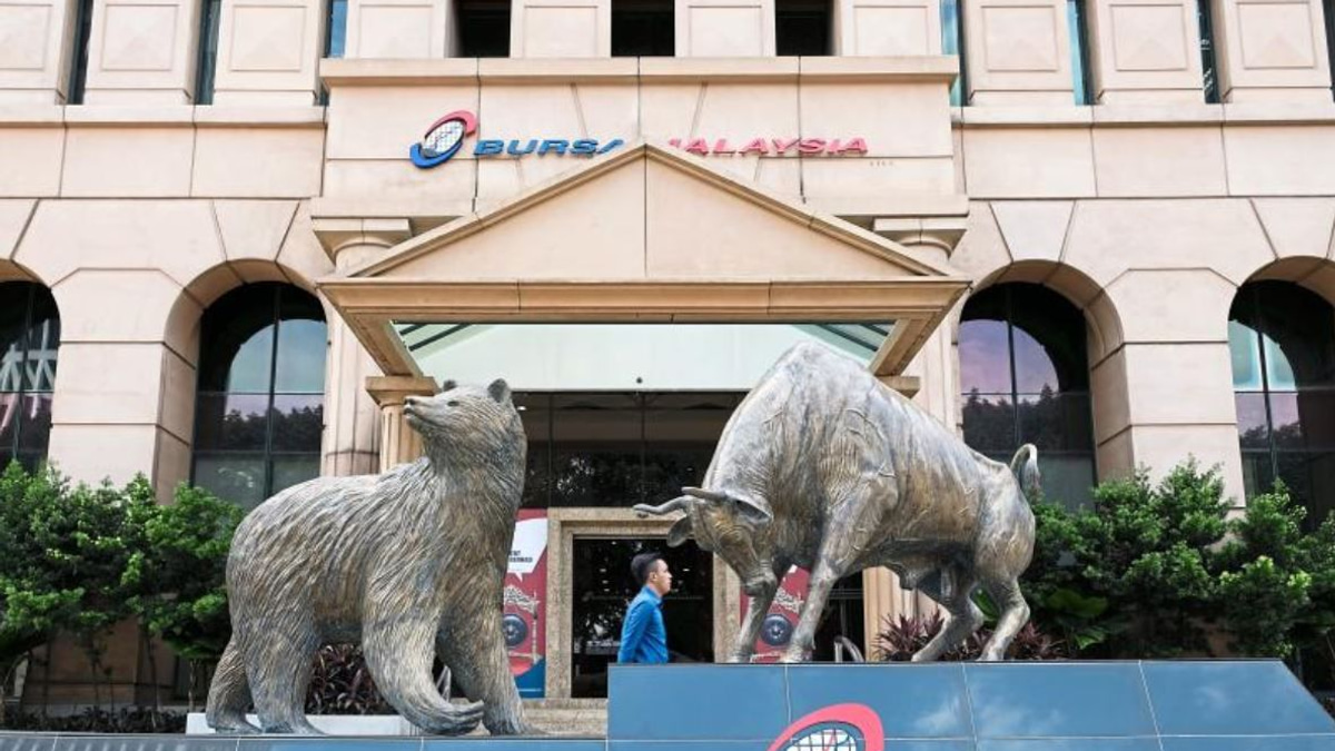 Bursa Malaysia Penalises Meridian and Executive Director for Delayed Financial Disclosures