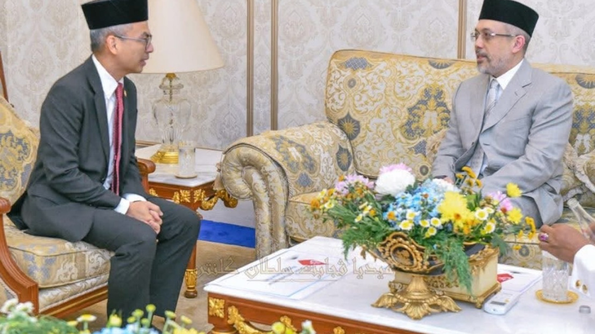 Tengku Muhammad Fakhry Receives Communications Minister Fahmi to Discuss Fake Accounts and Misinformation
