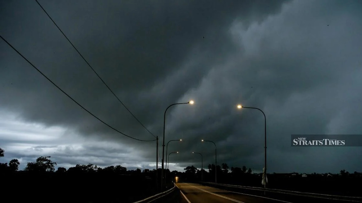 Severe weather alert issued for Putrajaya, Labuan and 10 states as thunderstorms threaten region