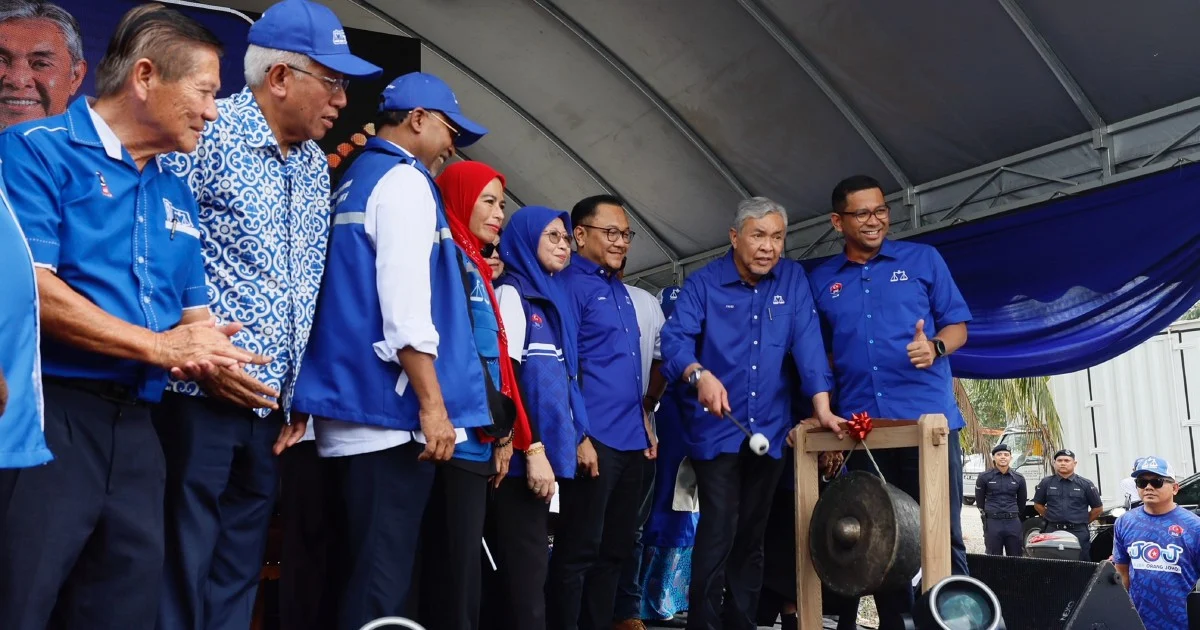Zahid Challenges PAS to Convert Campaign Pledges into Votes for Barisan Nasional in Johor