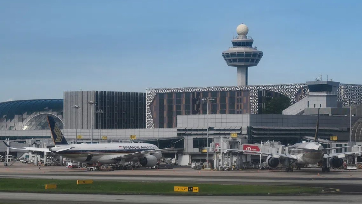 British man charged after scuffle with staff delays Singapore flight to Kuala Lumpur