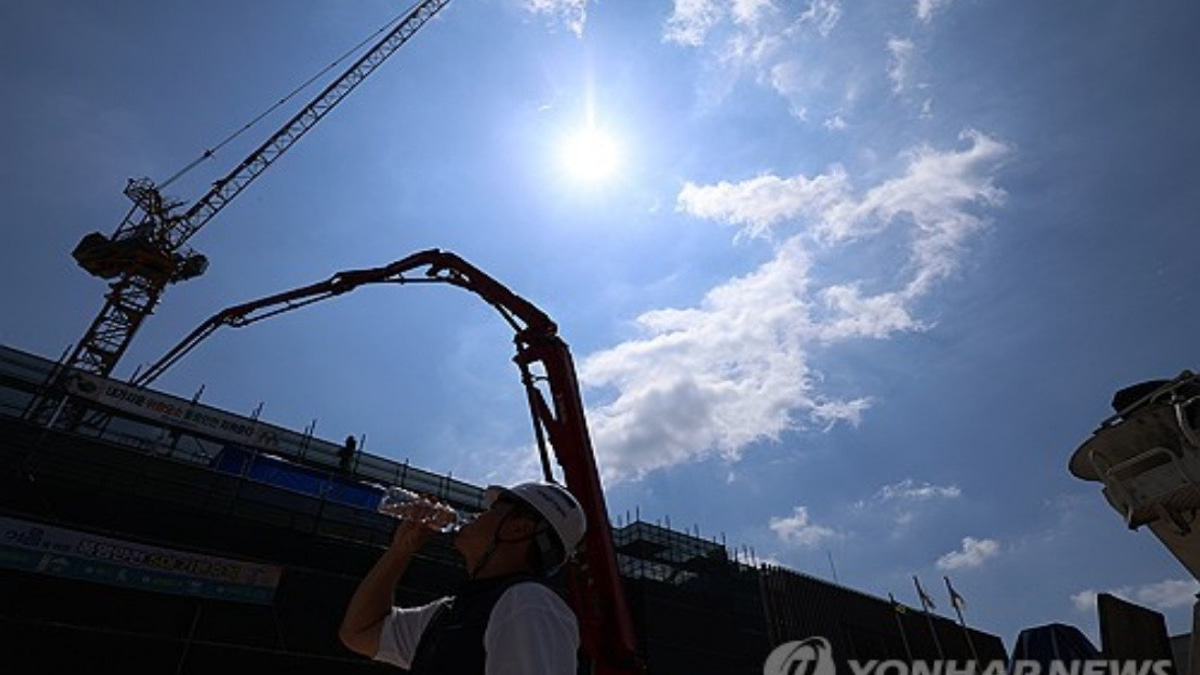 South Korea Swelters as Heat Wave Drives Temperatures to Record Levels