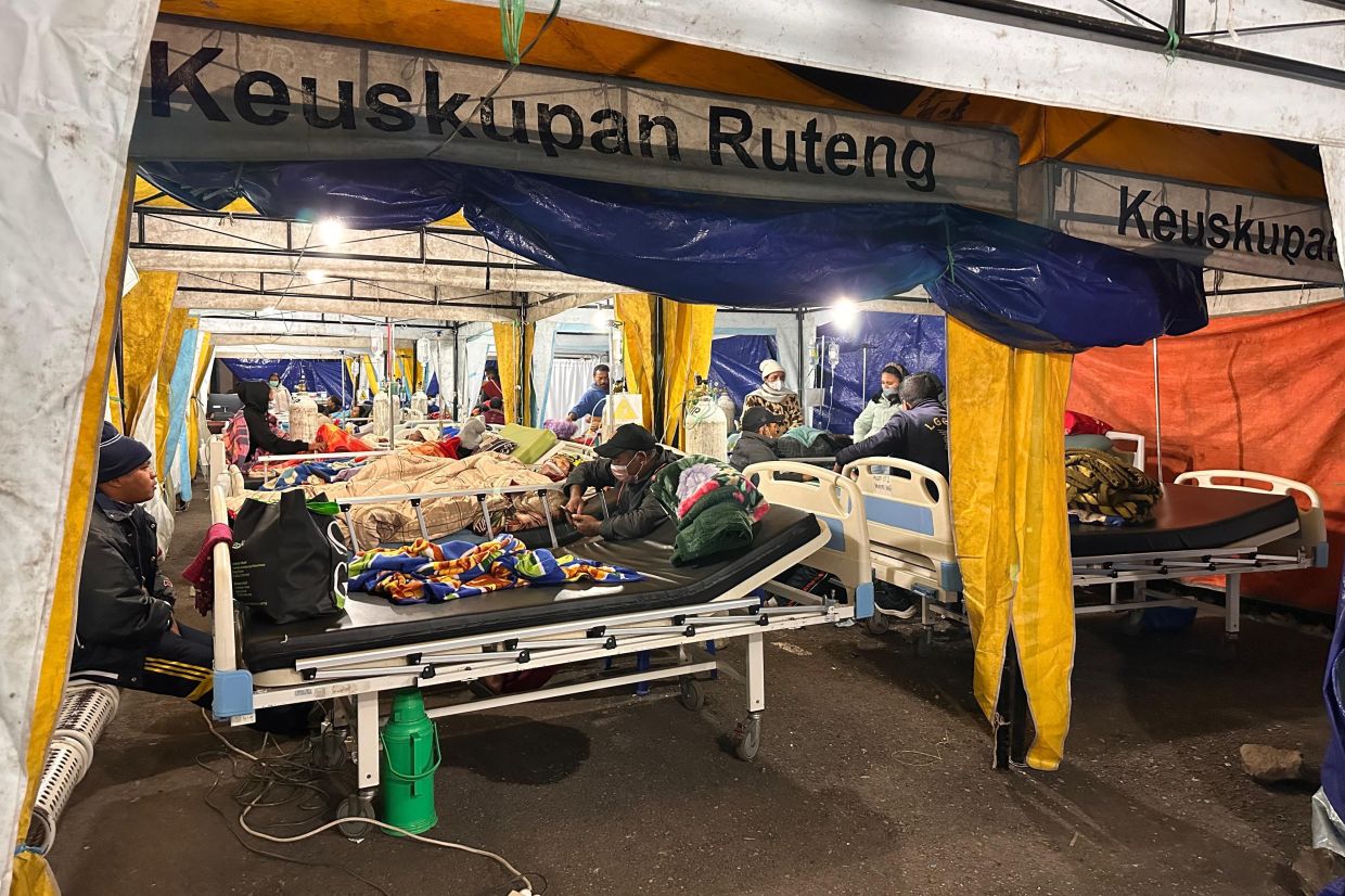 Indonesia's Flores Earthquake Leaves 53 Dead as Nearly 1,000 Aftershocks Rattle Survivors