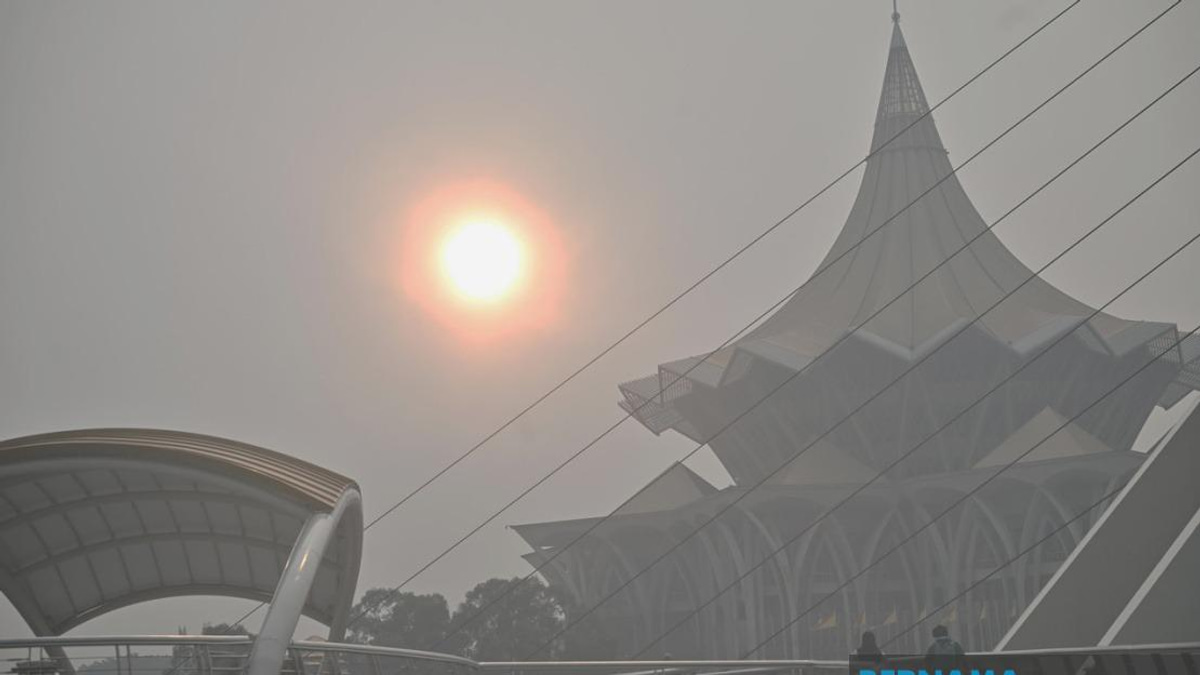 Sarawak Orders Mass School Closures as Heatwave and Poor Air Quality Grip State