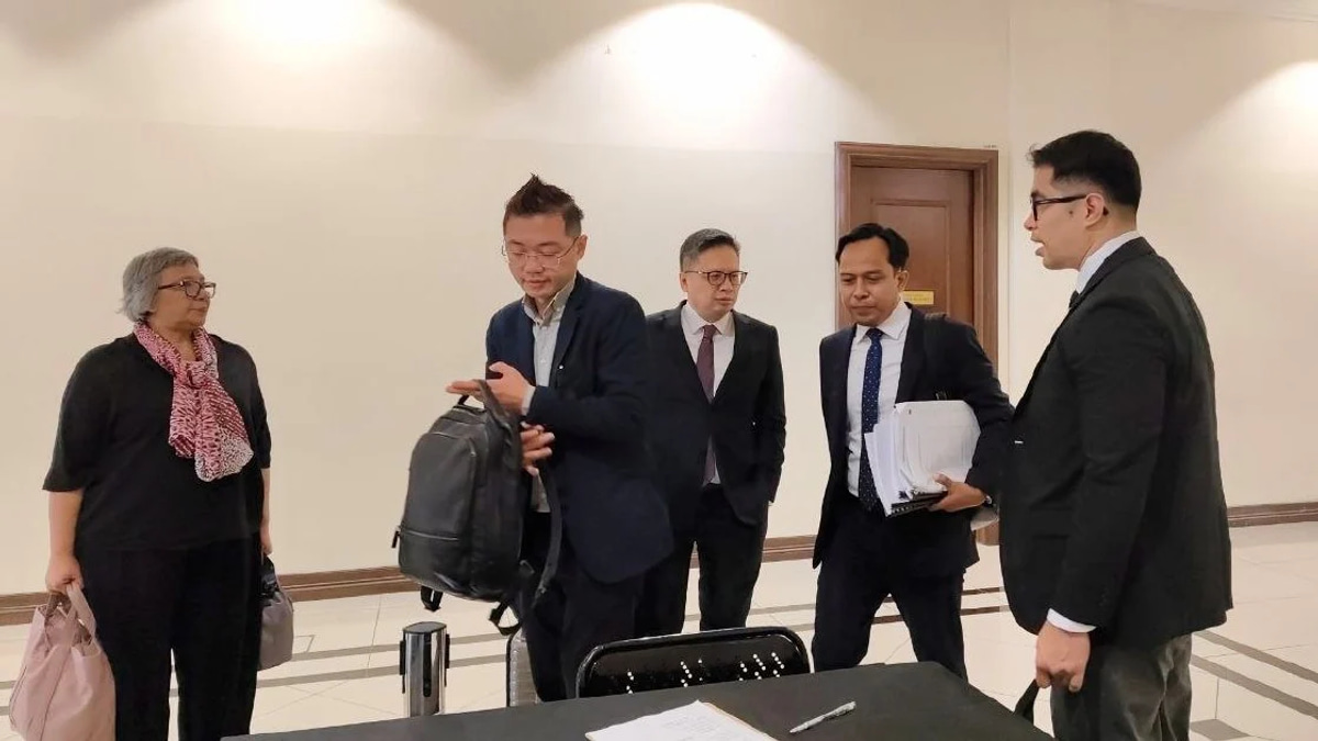 Zara Qairina Mahathir's Personal Writings Show No Evidence of Maternal Rift, Coroner Told
