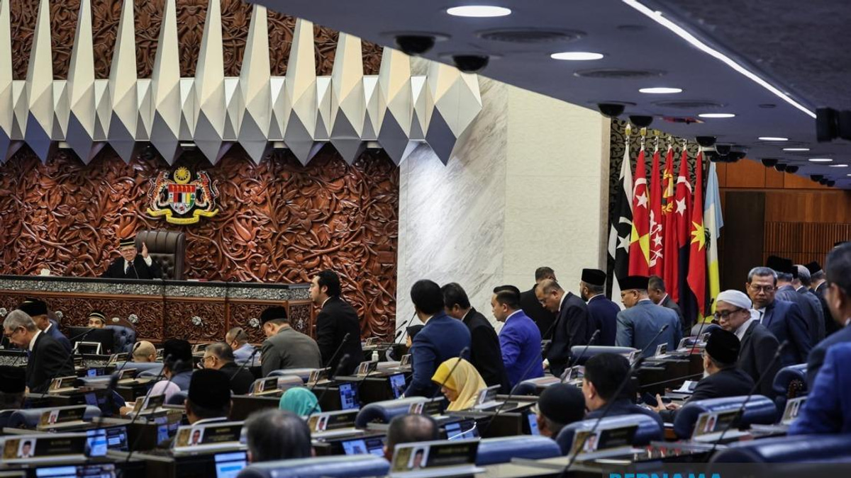 PM's Absence No Excuse To Skip Tabung Haji Debate, Says Tengku Zafrul