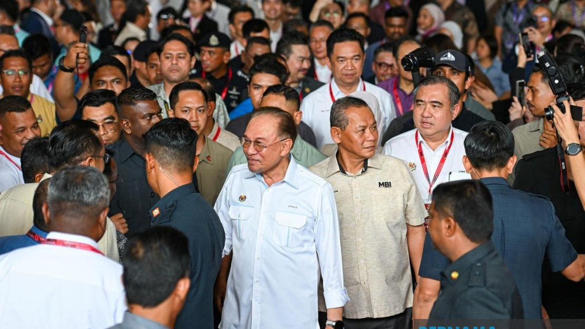 Anwar Seeks Delay on Melaka DAP's Exit from State Government