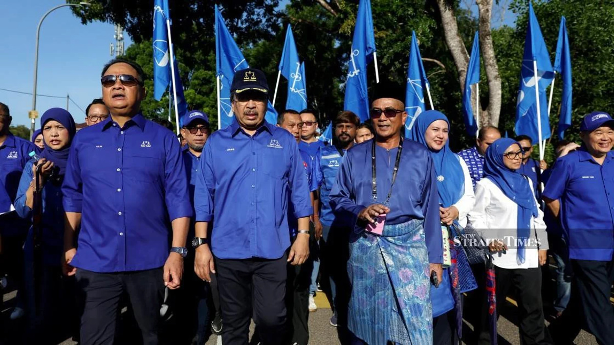 Johari Ghani campaigns for BN in Johor Tiram as coalition builds momentum ahead of state polls