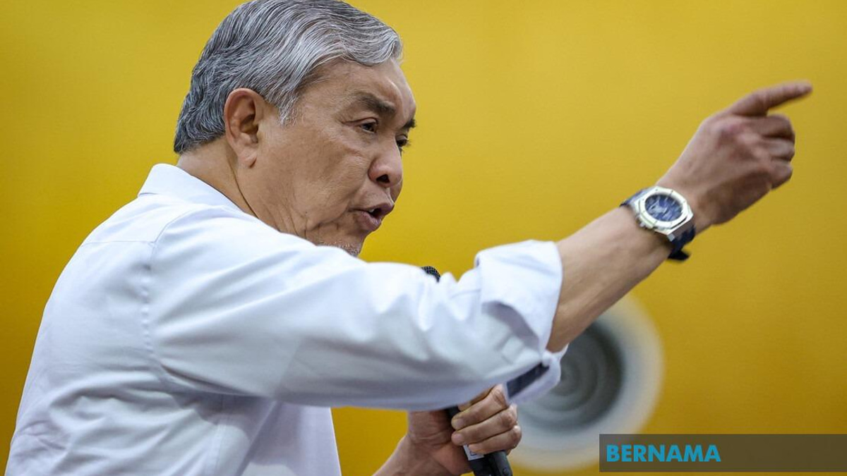 Ahmad Zahid Pushes Leadership Training for Campus Student Representatives