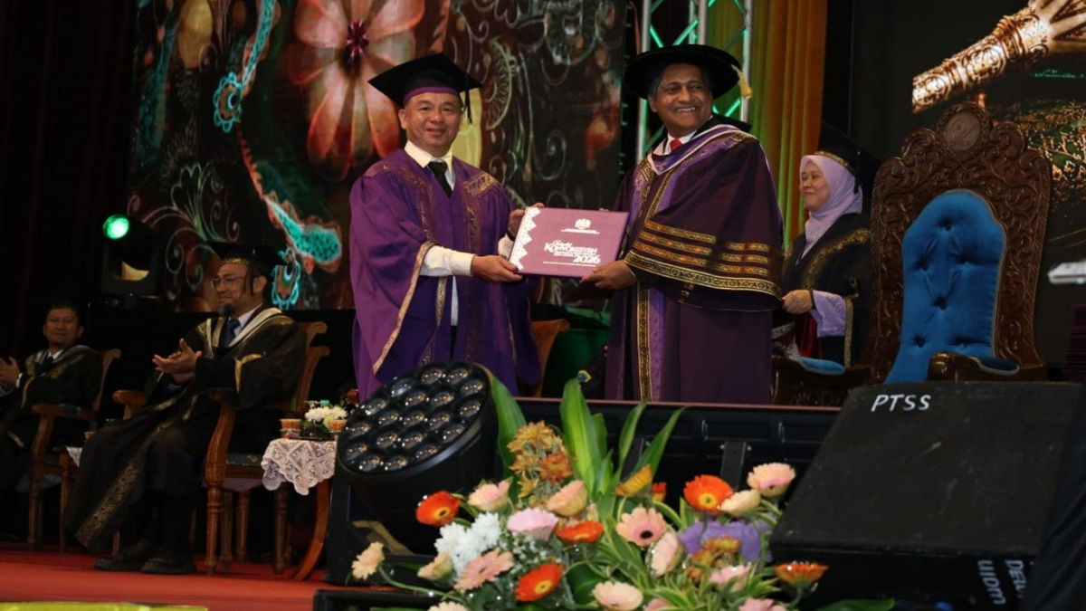 At 57, Heng Meng Lai Becomes Seberang Perai Polytechnic's Oldest Graduate