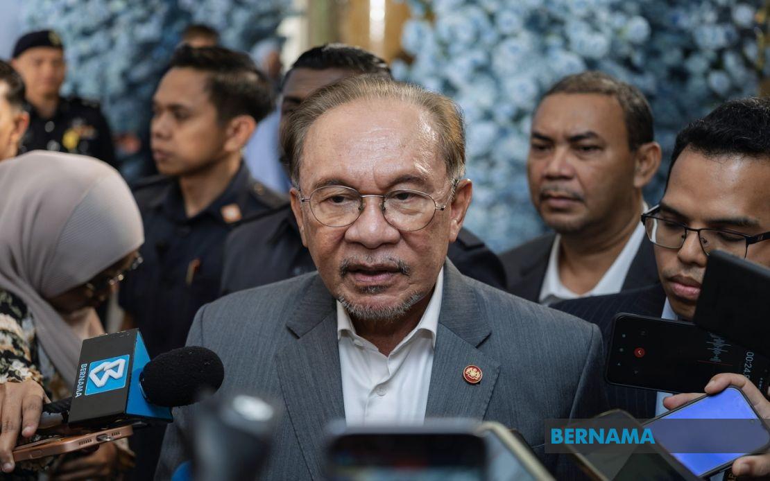 Anwar Awaits Briefing on Melaka DAP Quartet's State Government Exit
