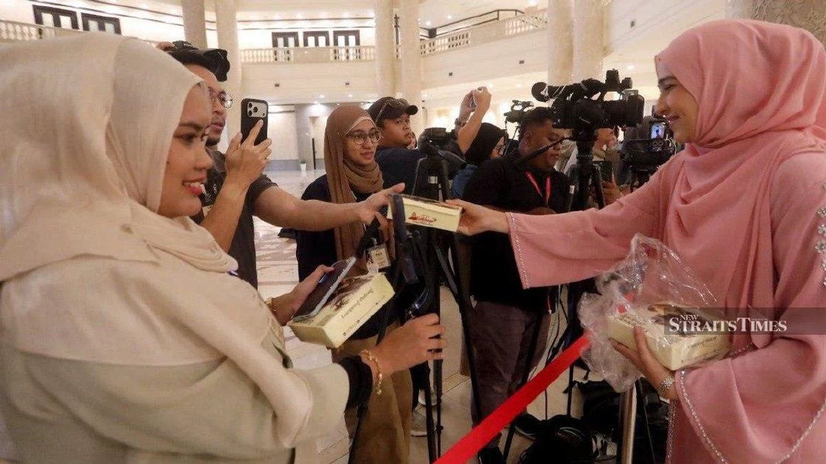 Syed Saddiq Treats Media to Traditional Malaysian Breakfast Following Federal Court Decision
