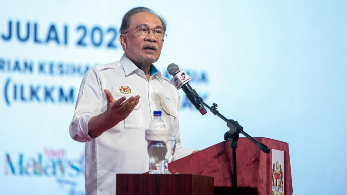 Anwar Defends Fuel Subsidy Model as Sustainable Path, Cautions Against Debt Spiral