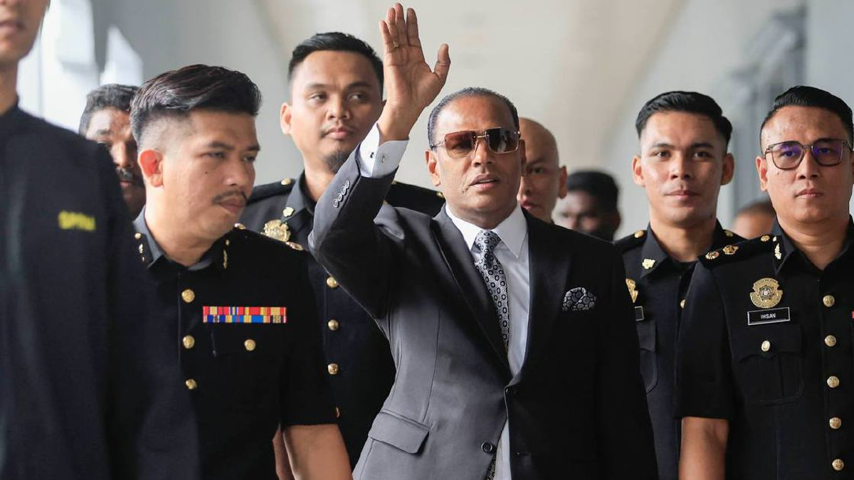 Saravanan greets cheering supporters as he arrives for court hearing on labour recruitment charges