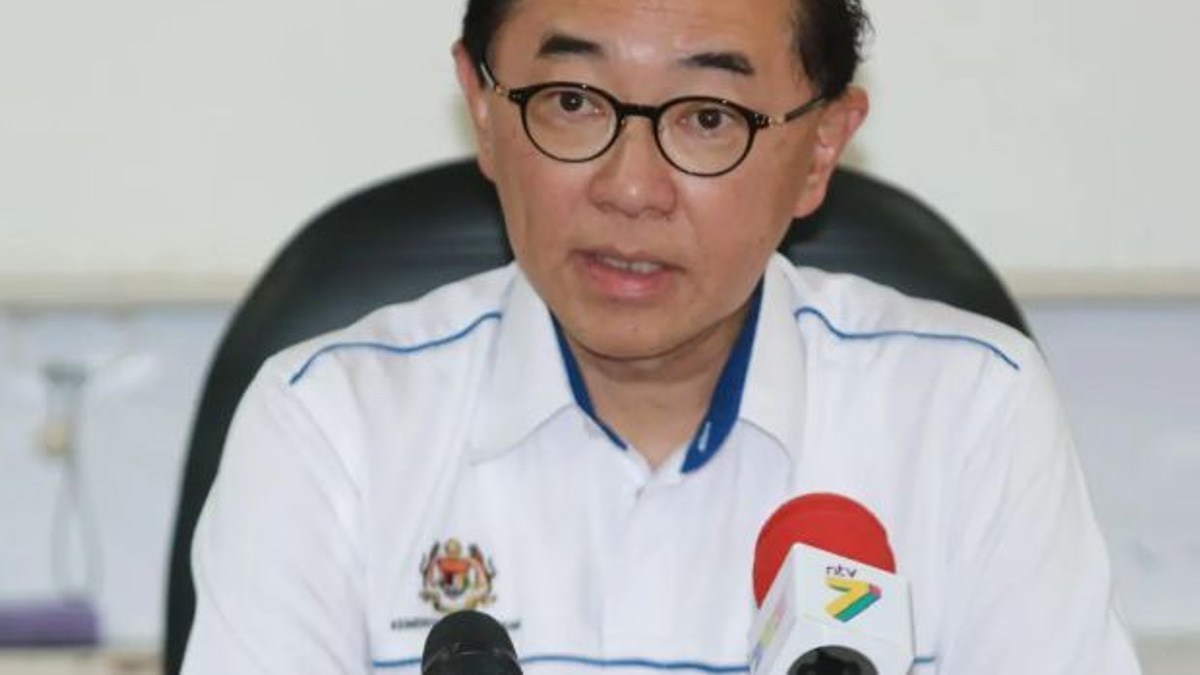 Demand for Transparency on Ministerial Travels Amid Healthcare System Crisis