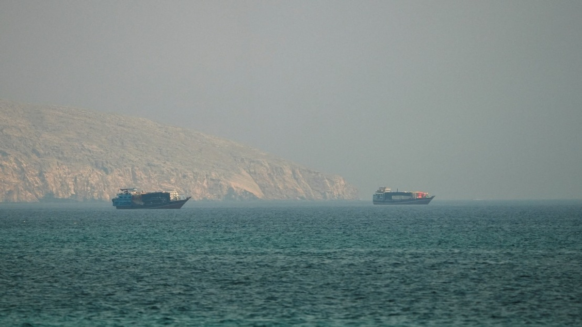 Oman Rejects Mandatory Strait of Hormuz Fees, Proposes Voluntary Model Instead