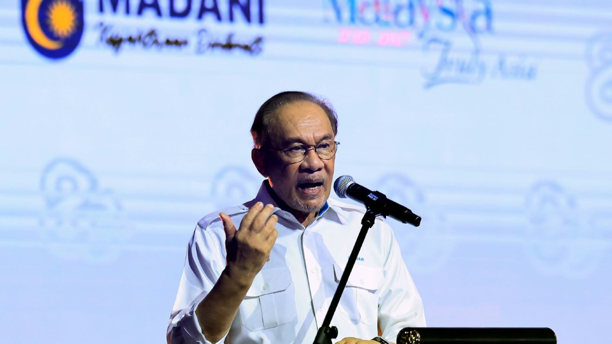 Anwar Ibrahim Cautions Against Complacency as Malaysia Pursues Deeper Reforms