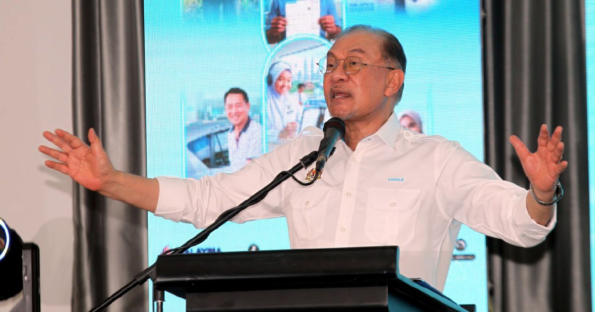 Anwar Calls for Unity Through Traditional Pantun as State Elections Intensify