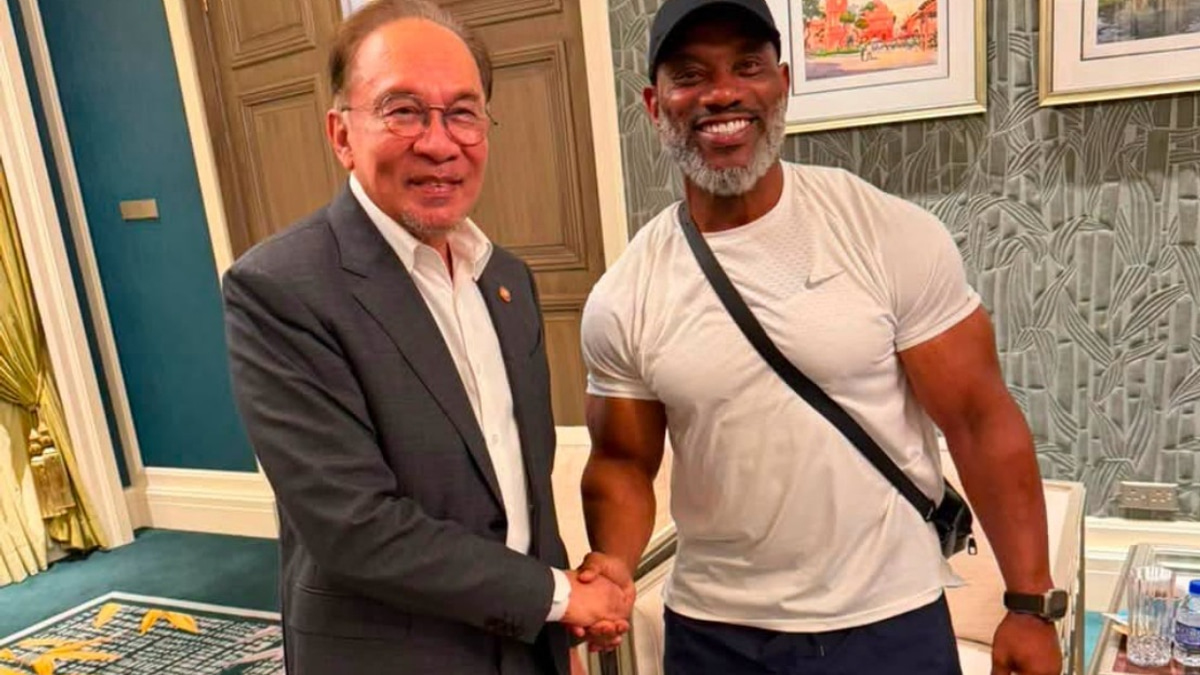 PM Anwar Meets World Bodybuilding Legend Dexter Jackson