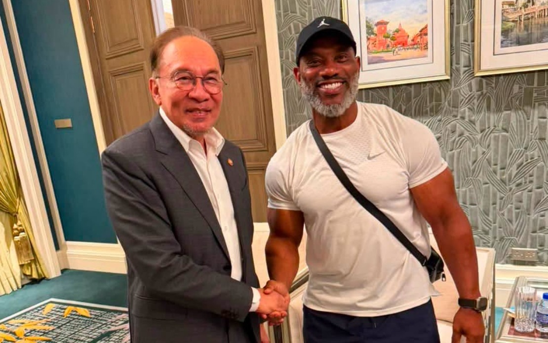 PM Anwar Meets World Bodybuilding Legend Dexter Jackson