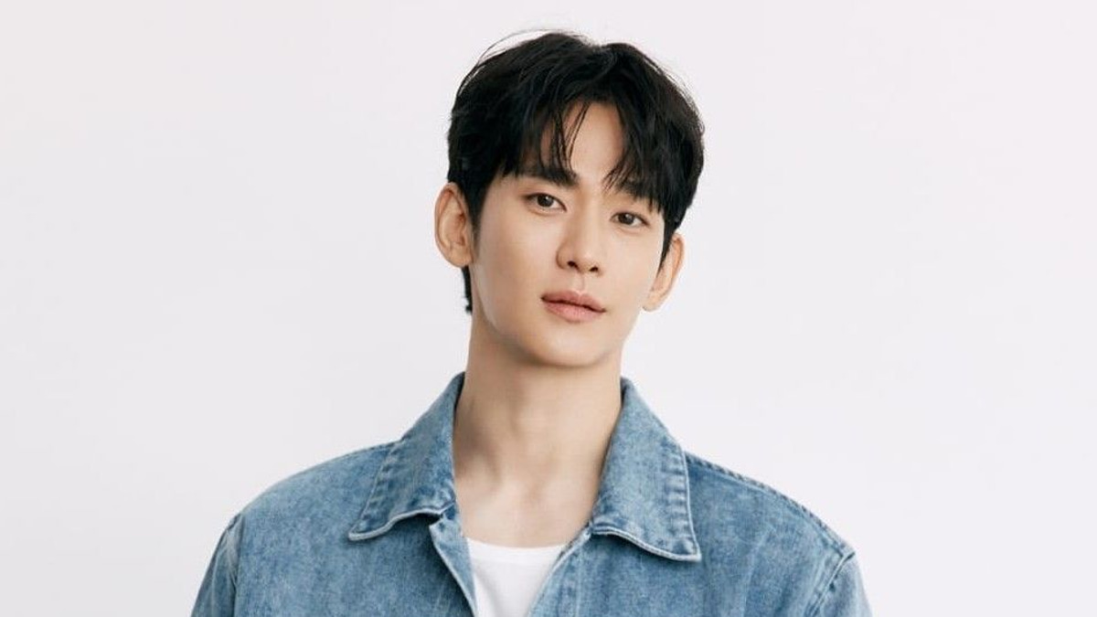 Kim Soo-hyun Marks Comeback With Bench Campaign After Year-Long Hiatus