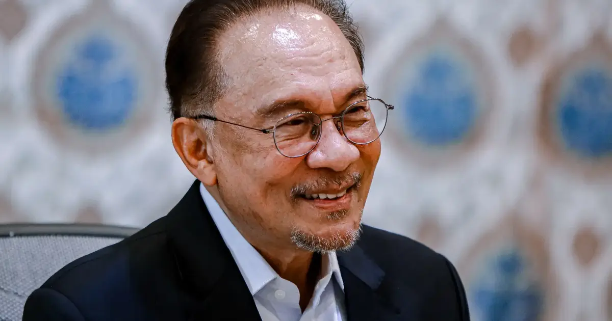 Anwar Leads Approval Ratings in Latest Merdeka Center Poll