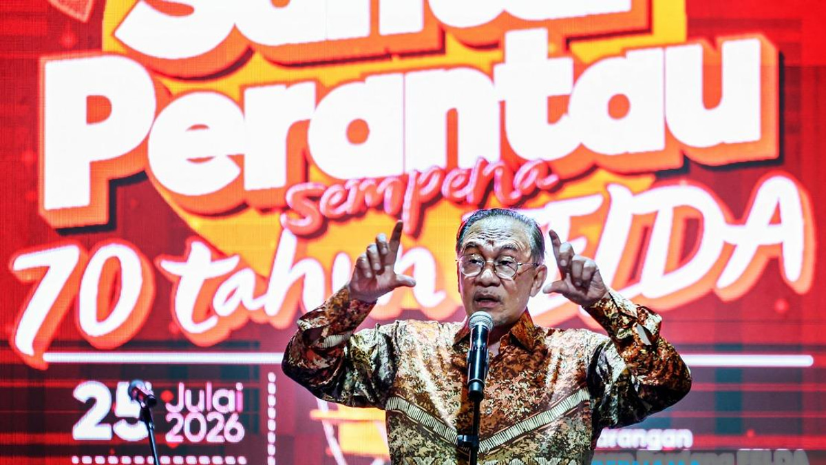 Anwar Pushes for Swift Rollout of Seven Felda Settler Support Initiatives