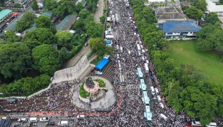 Philippine sect mobilises thousands to protest senator's graft charges amid Duterte impeachment drama