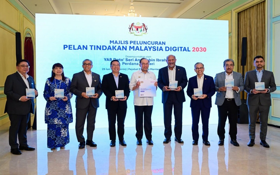Malaysian Civil Service Cuts Paper Use, Saves RM1.99 Million Through Digitalisation Push