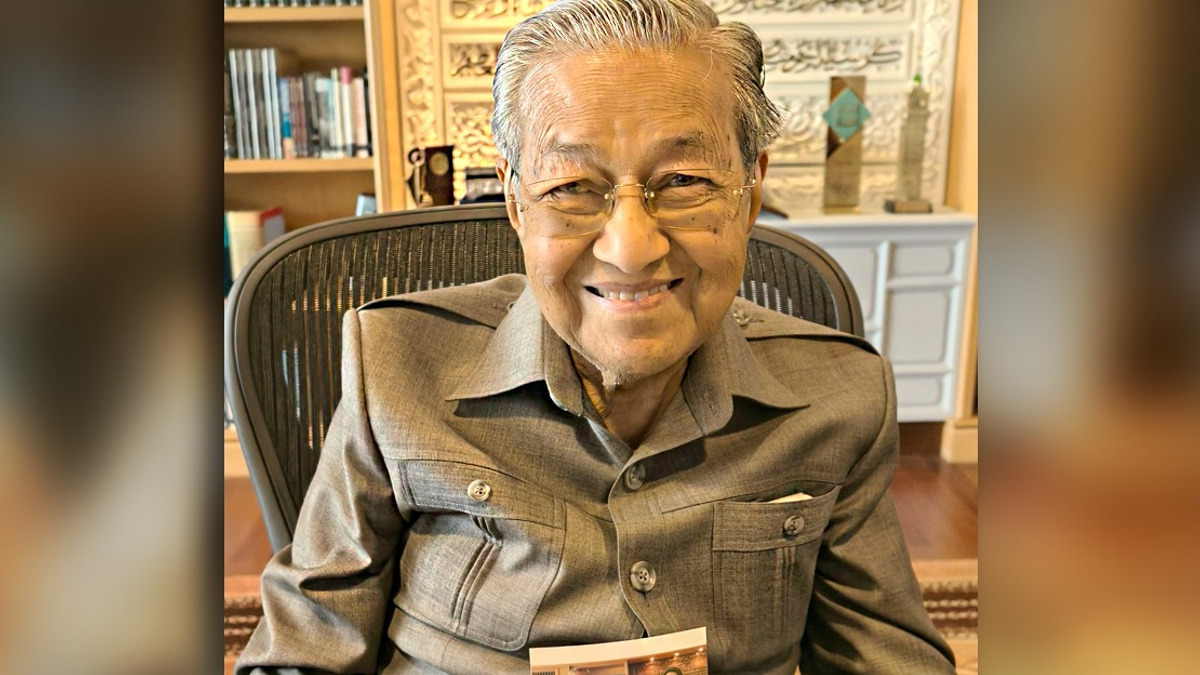 Senior Cabinet Ministers Mark Dr Mahathir's 101st Birthday with Warm Wishes