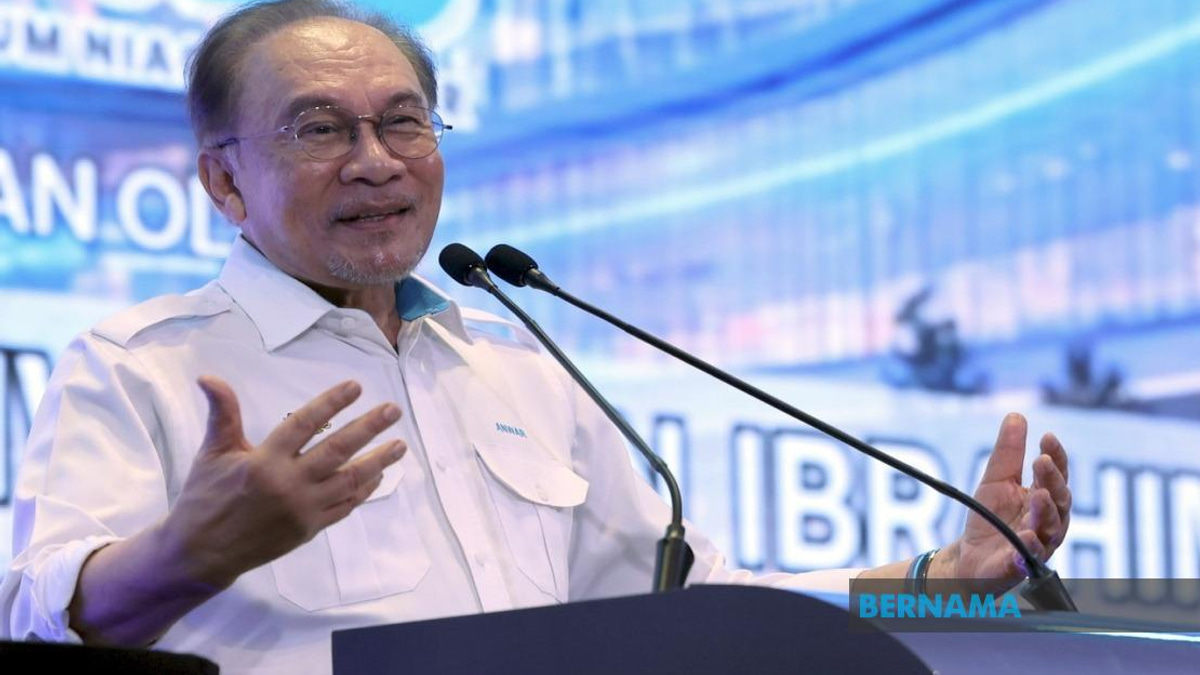 PM Anwar Urges Hands-On Mentorship Model for Bumiputera Entrepreneurs