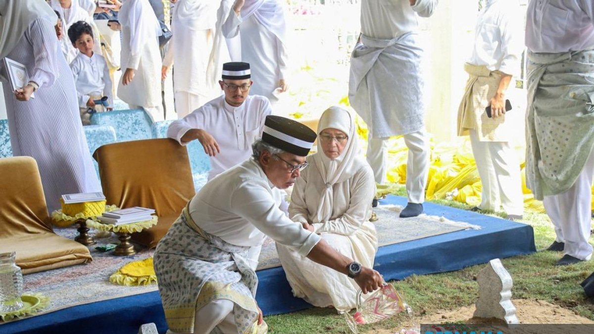 Elder Sister of Pahang Sultan Laid To Rest in Pekan