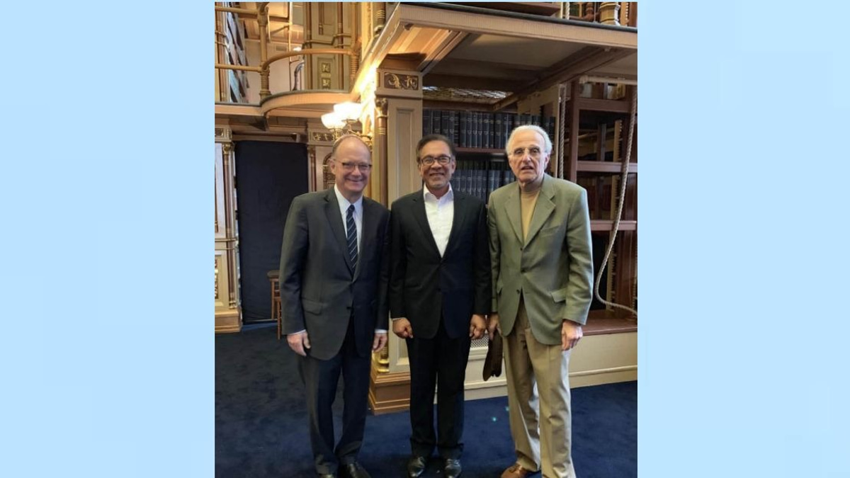 PM Anwar Pays Tribute to Pioneering Islam Scholar John Esposito